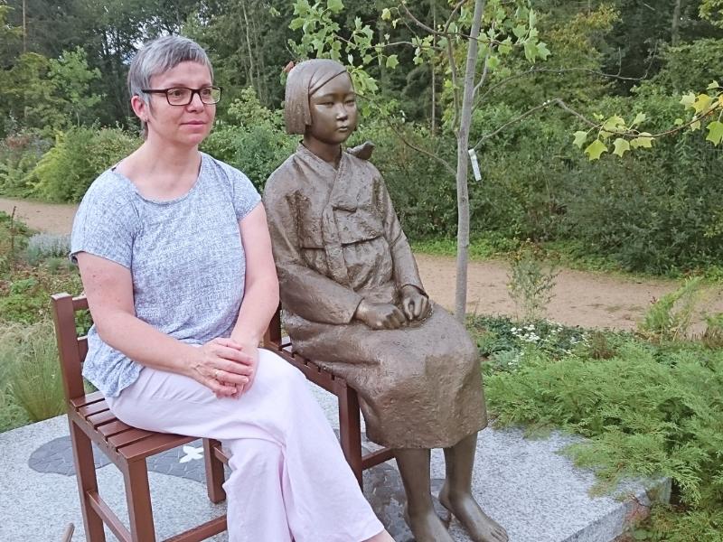 Martina Kahlert im Nepalgarten